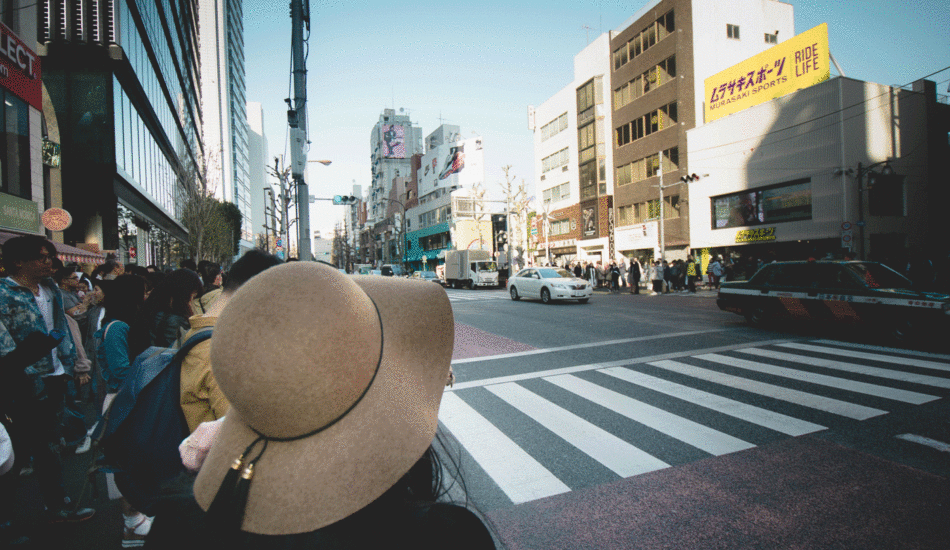 japan-crossing-road