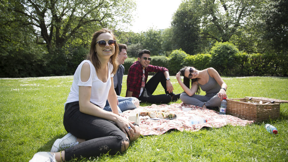 love-nature-group-picnic