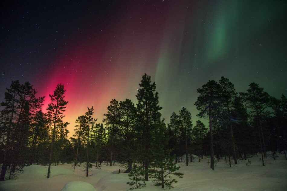 Northern lights red