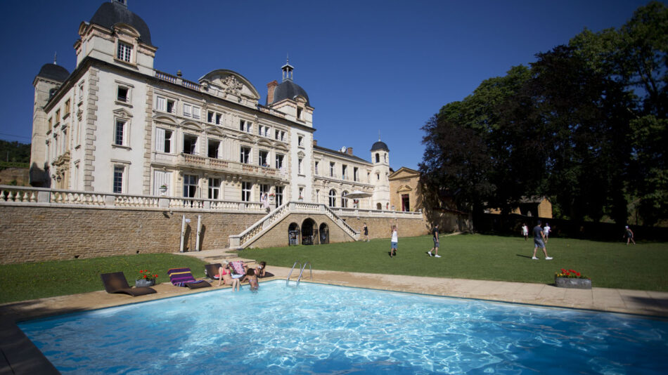 Image of the Contiki Chateau de Cruix