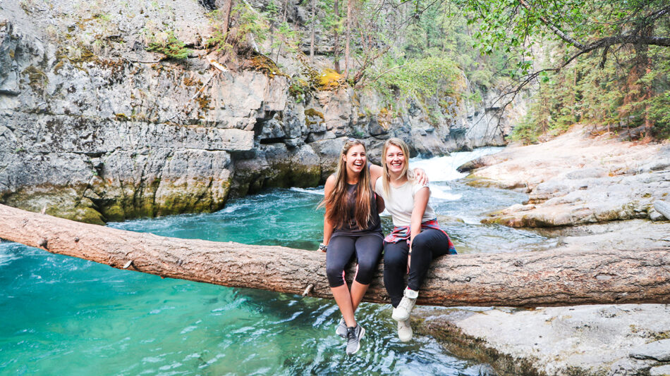 power-of-travel-girls-in-canada