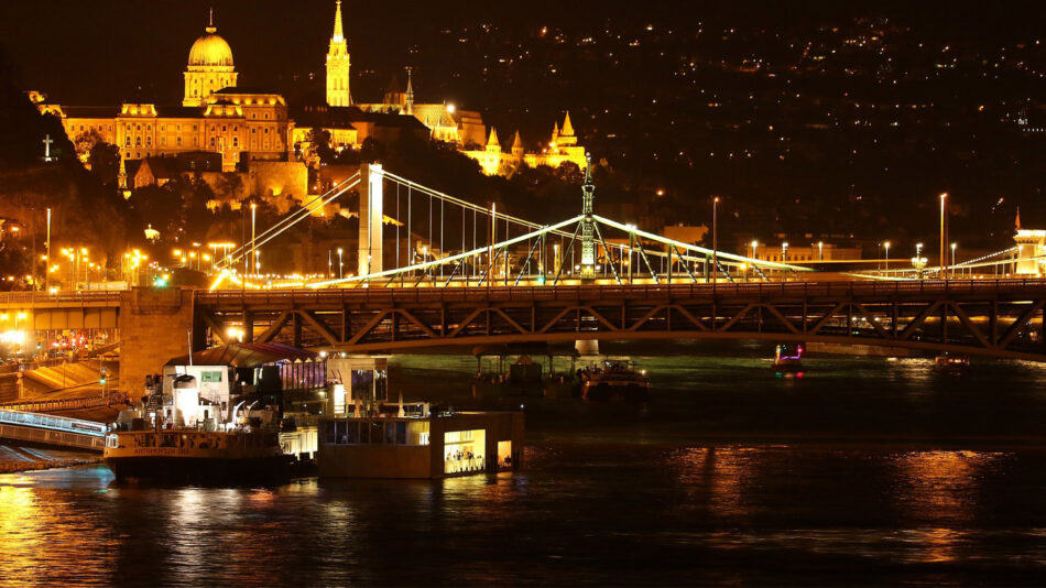 things to do in budapest - image of the Chain Bridge at night