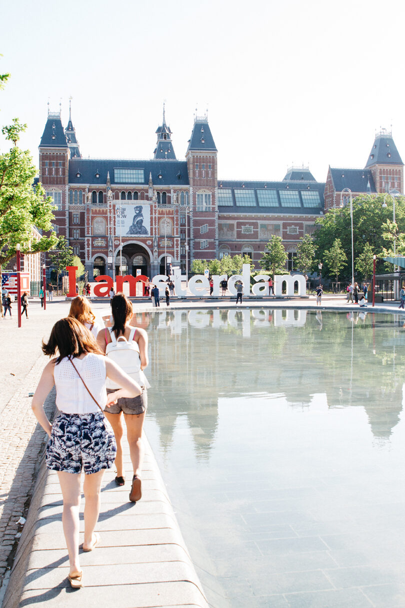 travel photography - girls outside a museum in amsterdam