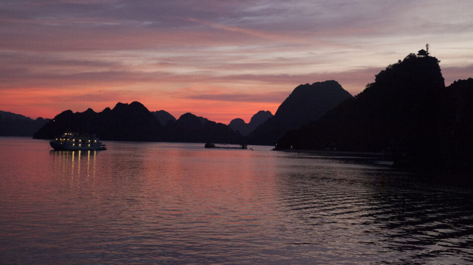 worlds best sunsets - halong bay