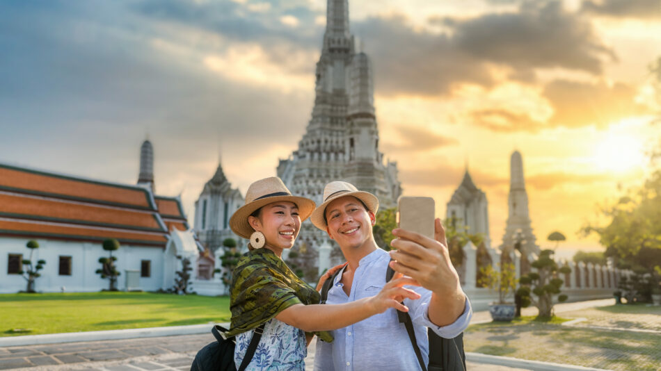 Couple love romantic selfie at Wat Arun Bangkok or Arun temple which famous travel destination in Thailand in travel trip during vacation for relaxation. Lifestyle couple travel destination concept.