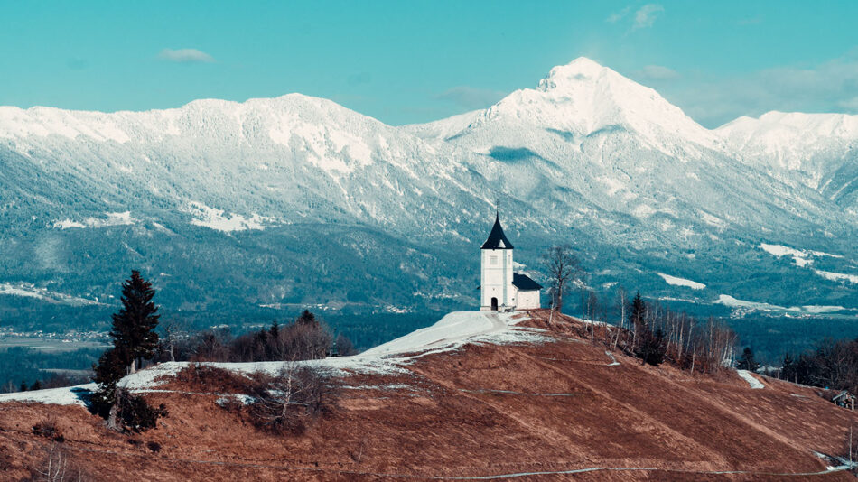 slovenia-snowy-mountain