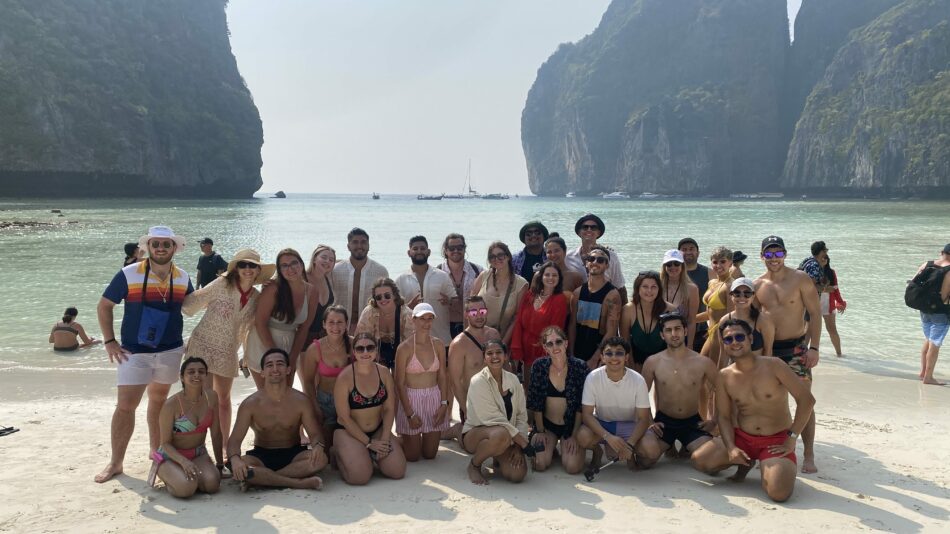 Contiki travellers in Thailand