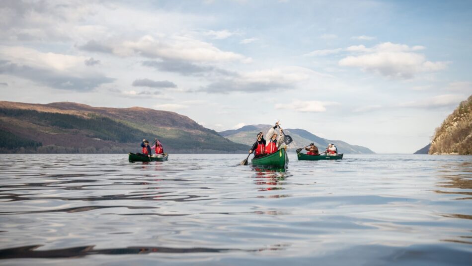 Contiki travellers canoeing in Scotland