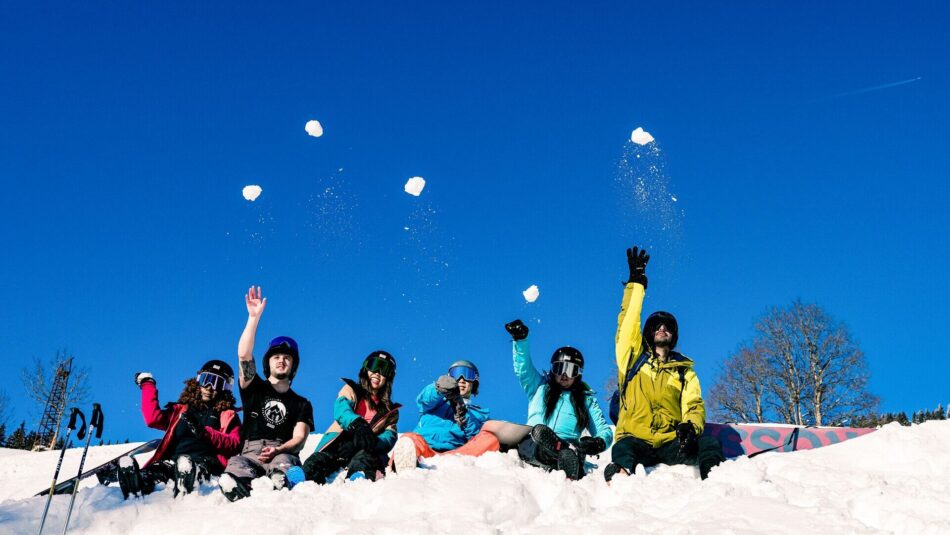 Contiki travellers skiing in austria