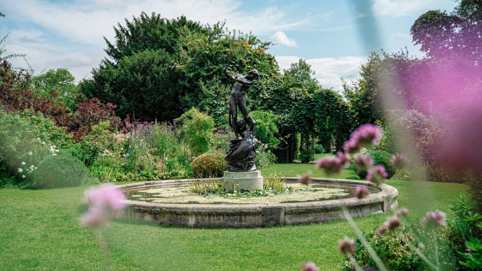 Regent's Park in London in the summer time