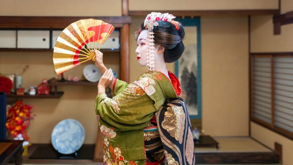 geishas in Japan dressed in their ornate kimonos